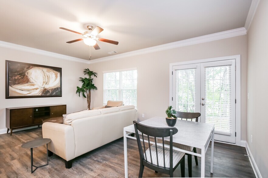 Building Photo - 11 Madaline Ln