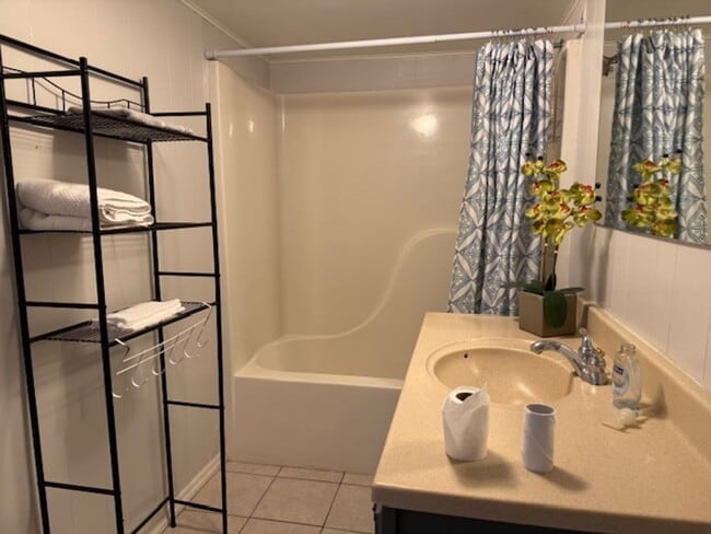 Building Photo - Knoxville 37921 - 1 bed 1 bath downstairs ...