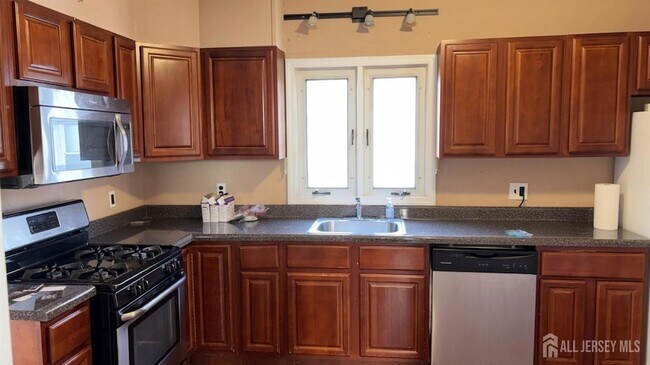 Building Photo - 60 Heald St