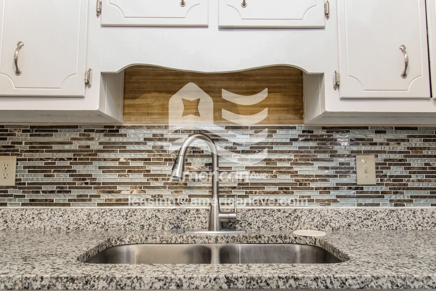 Building Photo - 3752 Fairington Dr