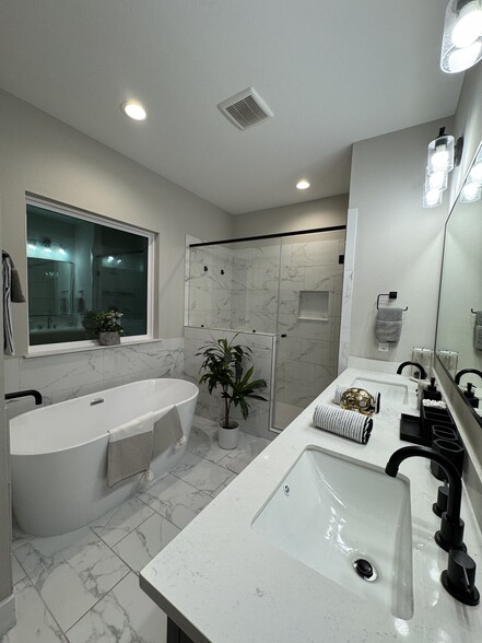 Master bedroom restroom - 3208 Bostic St