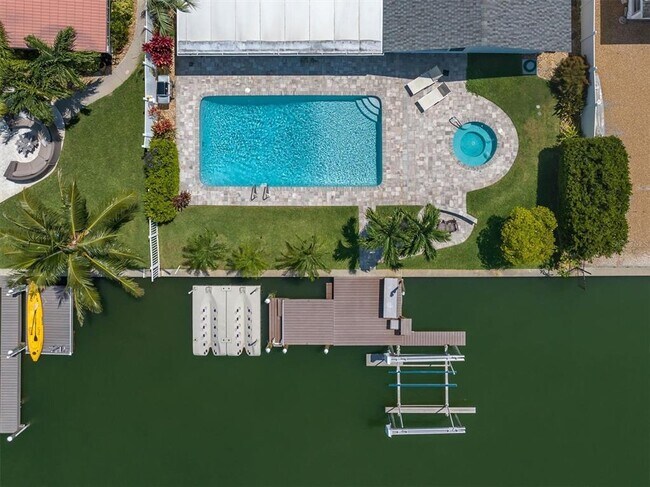 Building Photo - 6440 3rd Palm Point