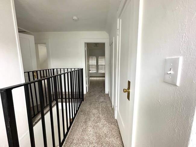 Building Photo - Charming 3 Bedroom, 2 Bath Home in Sellwood for rent!