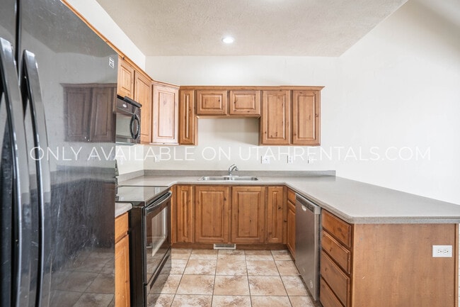 Building Photo - 1380 W Parkside Dr