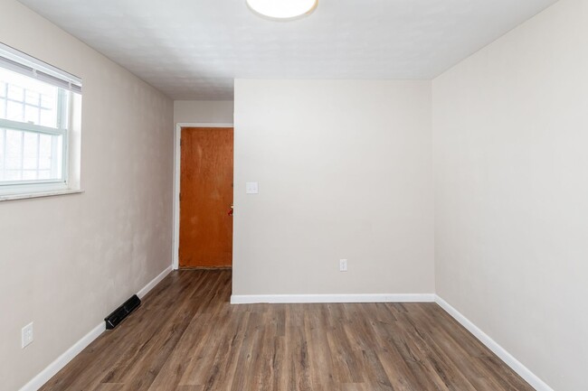 Building Photo - Adorable 2-bedroom 2-bathroom home