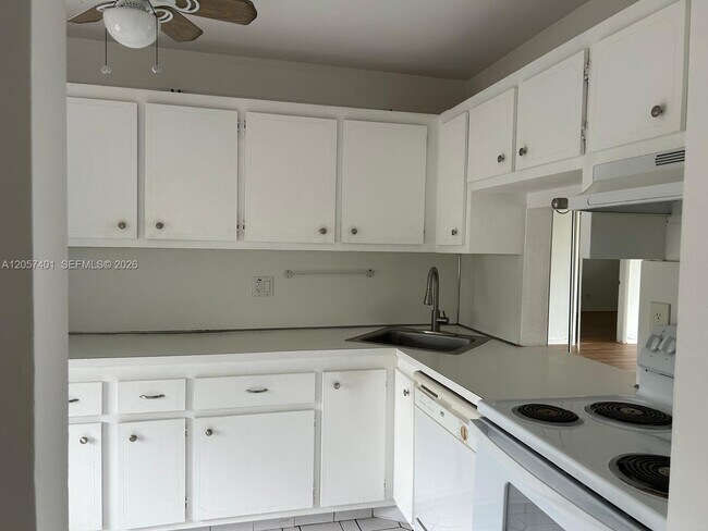 Building Photo - 6090 NW 64th Ave