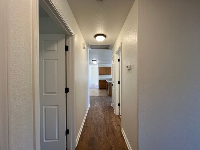 Building Photo - ? Move-In Special! ? $1,000 Off First Mont...