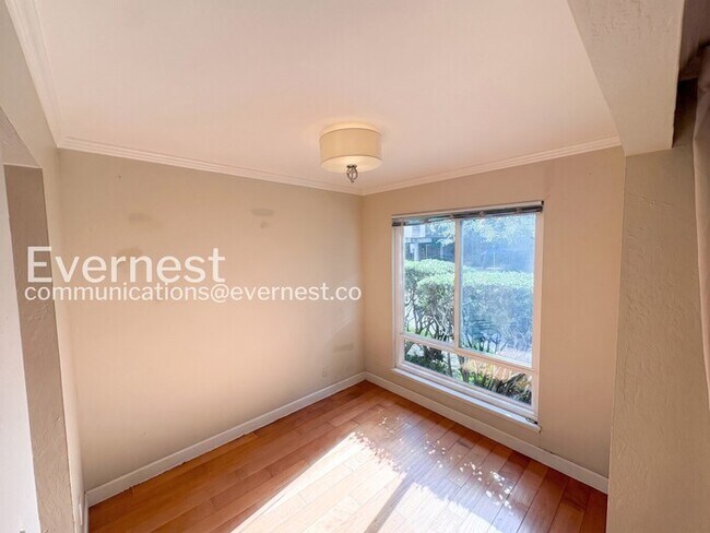 Building Photo - 320 N Civic Dr