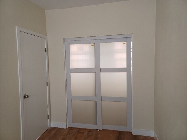Building Photo - BELLA APARTMENTS: Beautiful 1 Bed - 1 Bath