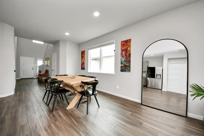 Building Photo - 2473 Carp Dr