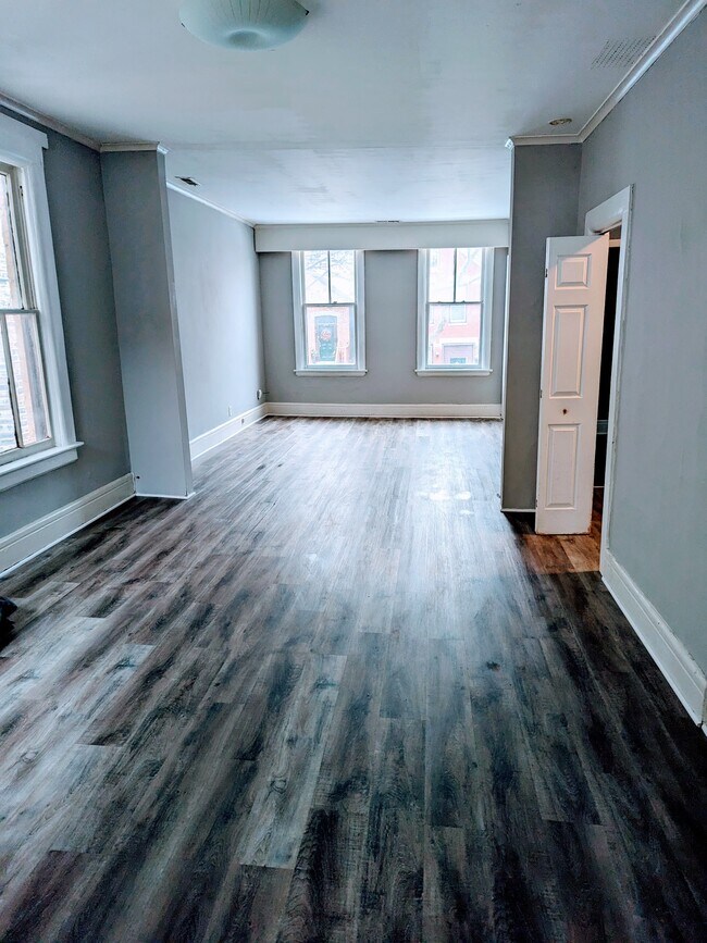 Primary Photo - 2431 W Thomas St