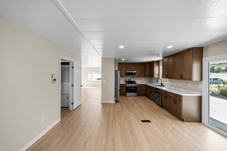 Building Photo - 34830 Lyn Ave