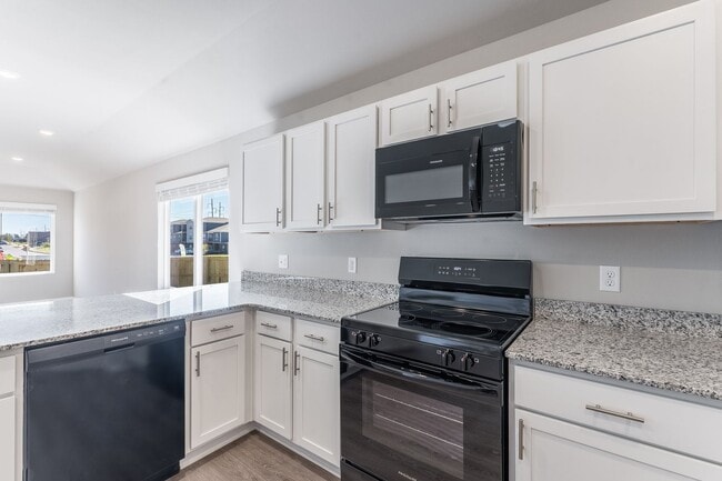 Building Photo - Welcome to your dream home..