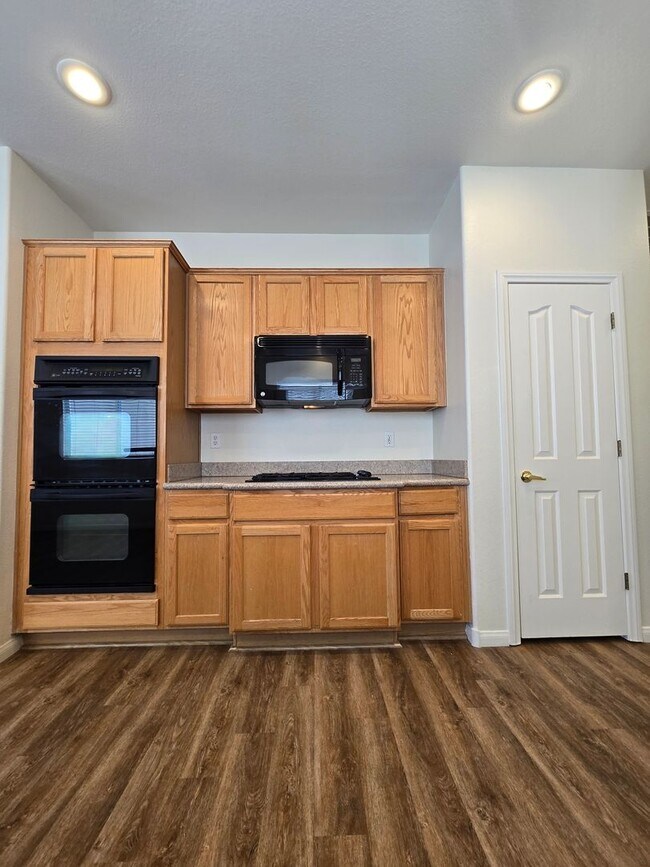 Building Photo - A Fabulous single story home in NW Las Vegas