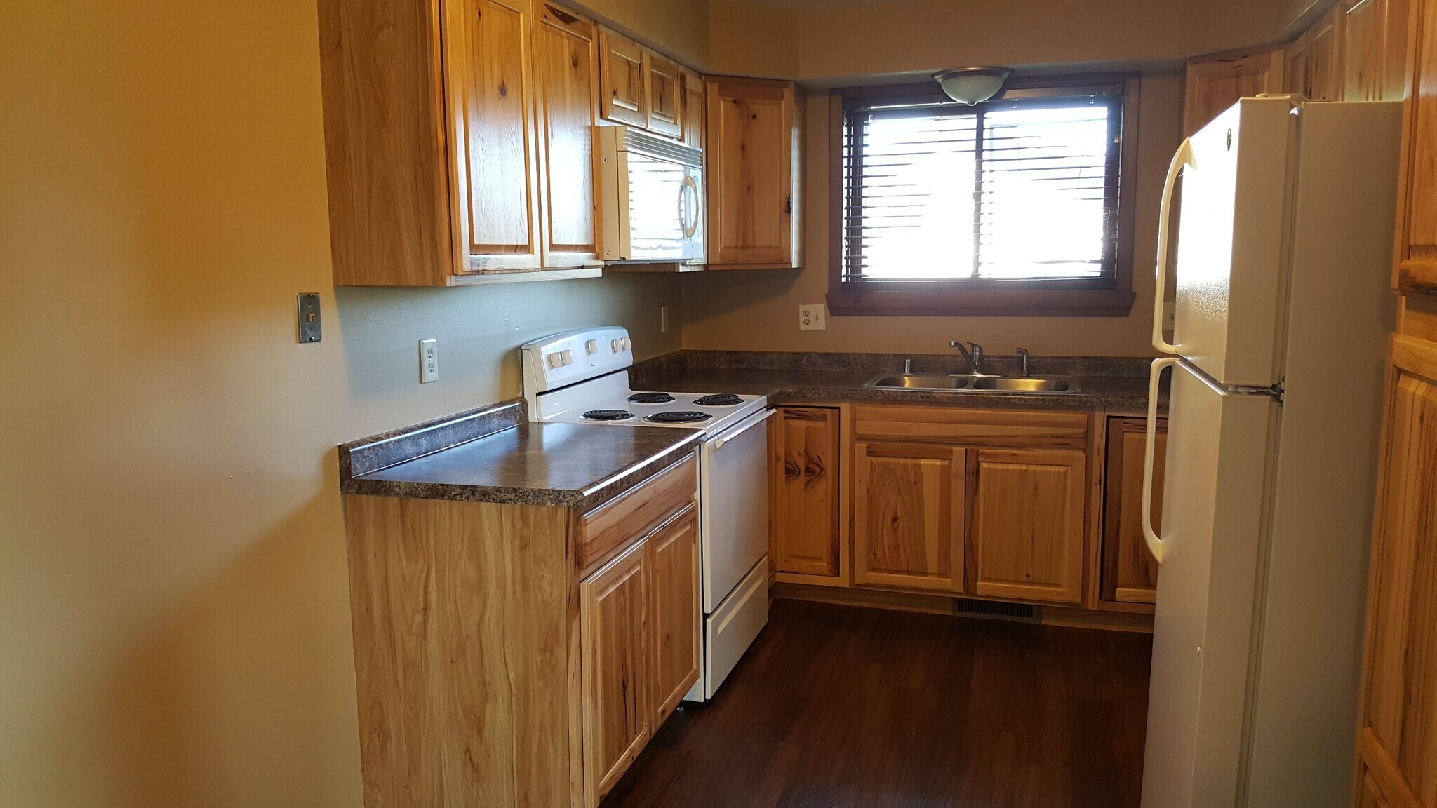 Building Photo - 929 East Ave N