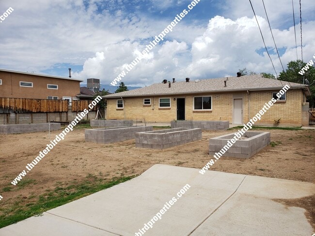 Building Photo - Nice 3 Bedroom, 2 Bathroom, 2 Car Garage and 1,360 Sq Ft. Brick Home in NE Heights.