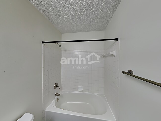 Building Photo - 5889 Westbend Dr