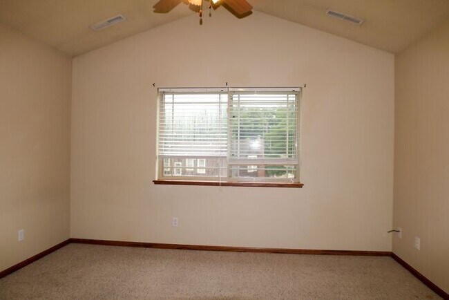 Building Photo - $2,695 | 4 Bedroom, 3.5 Bathroom Multi Flo...