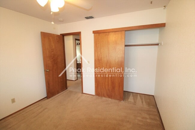 Building Photo - Wonderful Orangevale 4bd/2ba Home with 2 Car Garage!