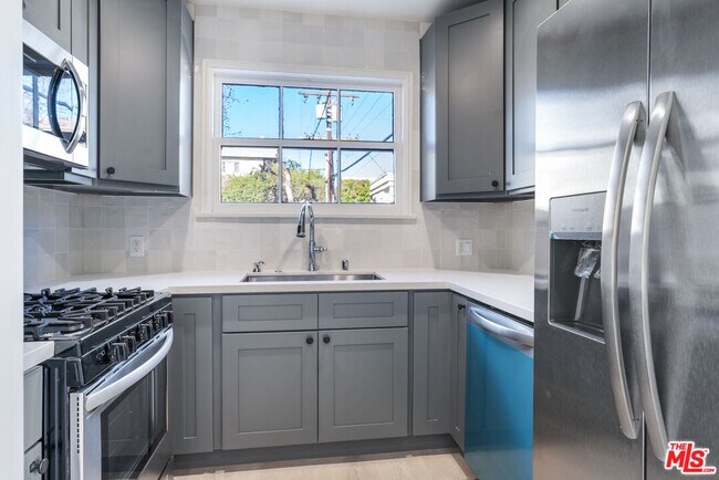 Building Photo - 9216 Alden Dr