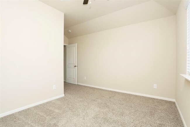 Building Photo - 9702 Massanutten Ln