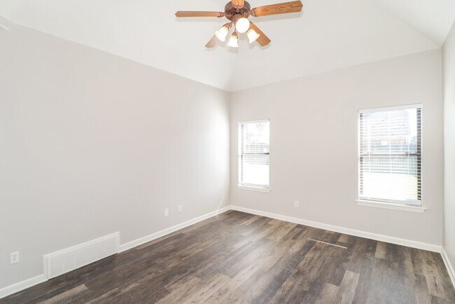 Building Photo - 300 Garden Springs Dr