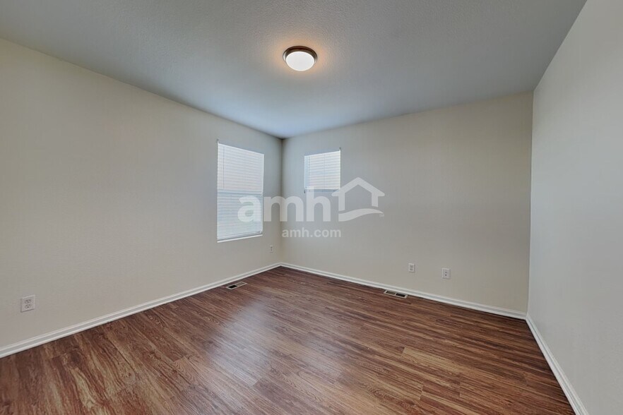 Building Photo - 16322 E 104th Way