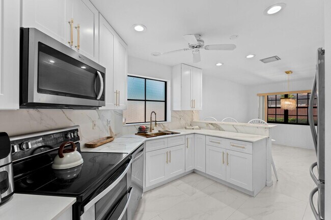 Building Photo - 111 Weybridge Cir