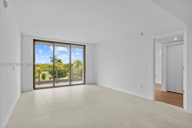 Building Photo - 2200 Brickell Ave