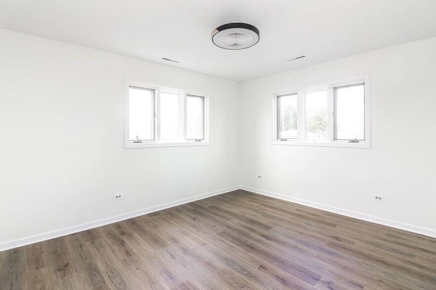 Building Photo - 5907 W 89th St