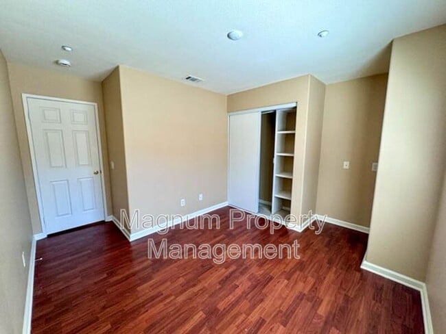 Building Photo - 25826 Iris Ave