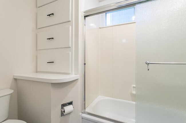 Building Photo - 284 Pearl St