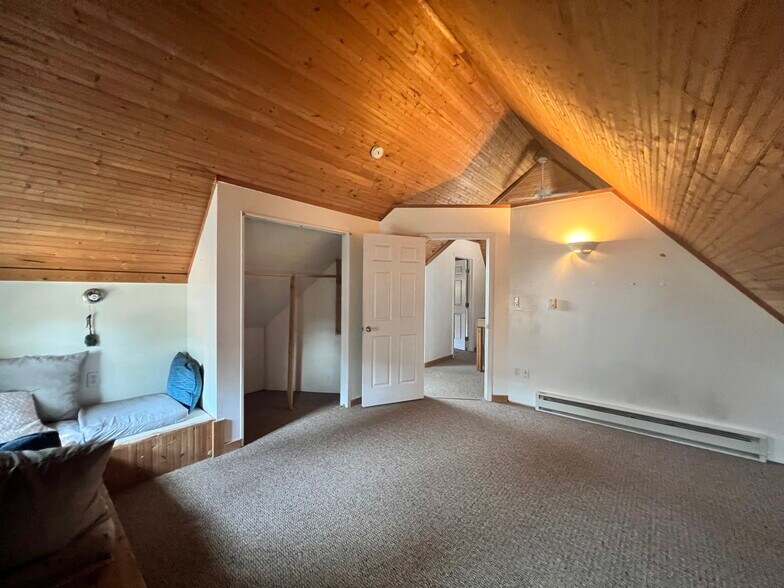 Building Photo - 1403 W Barker Ave