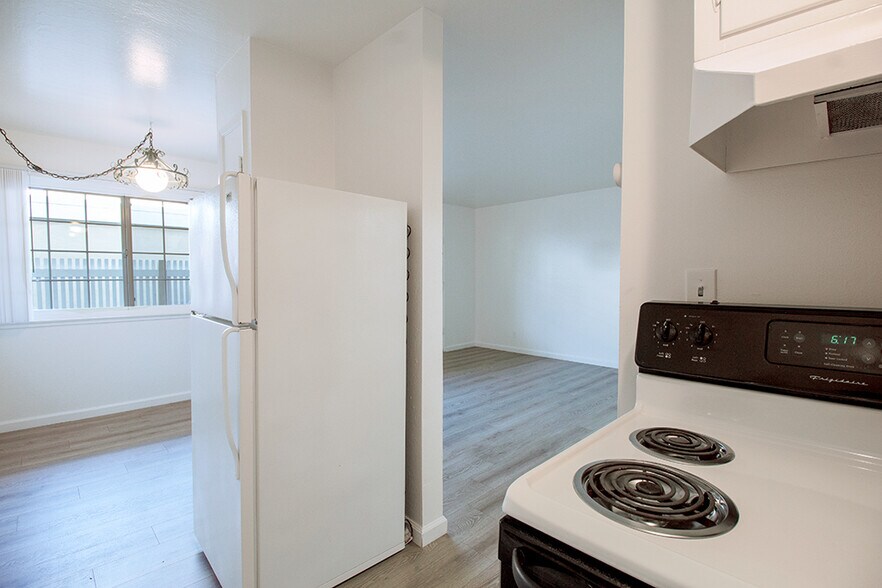 Building Photo - 523 Walker Dr