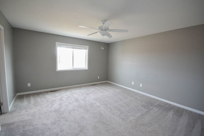 Building Photo - Exceptional townhouse with premium feature...