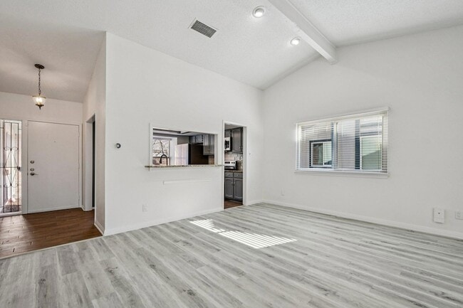 Building Photo - 9424 Singing Quail Dr