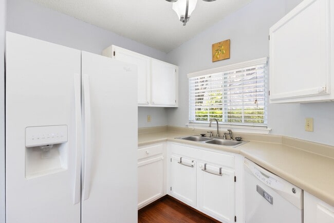 Building Photo - 9929 Village Briar