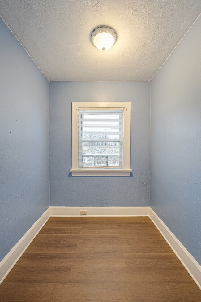 Building Photo - 2403 Elm St