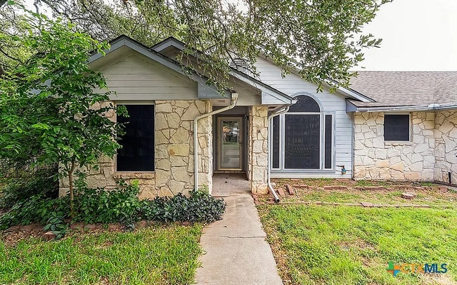 Building Photo - 1701 Century Oaks Dr