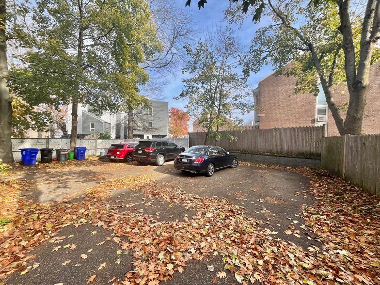 Building Photo - 120 Highland St