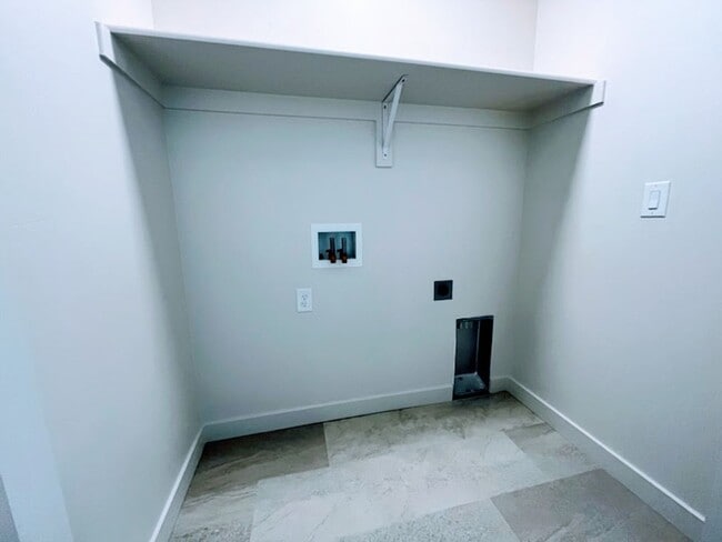 Building Photo - Fantastic GORGEOUS Home!