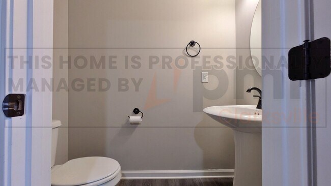 Building Photo - Terrific Two Bedroom Townhome in Great Location!