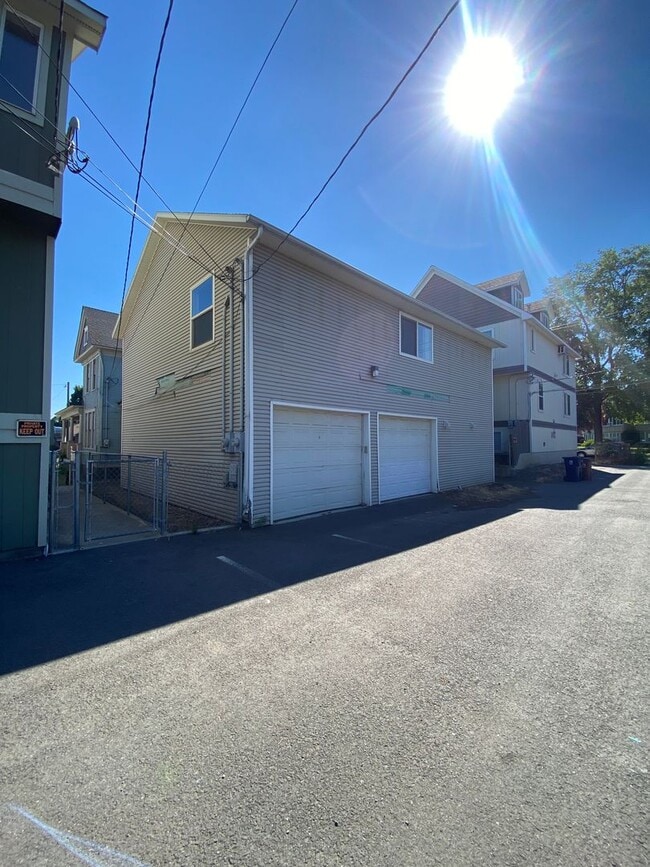 Building Photo - 807 E Mission Ave