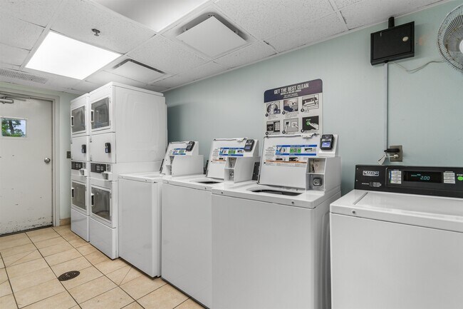 Building Photo - 5511 N Ocean Blvd