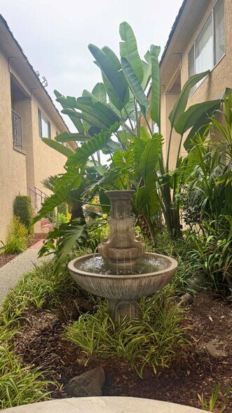 Primary Photo - Chateau Du Roi Apartments