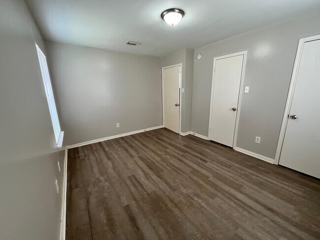 Building Photo - 9406 Alcala