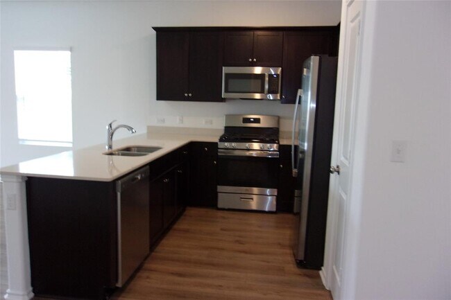 Building Photo - 2725 Louris Ln