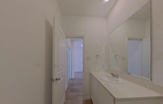 Building Photo - Bright, Spacious, and Ready to Call Home — 4 Bedrooms