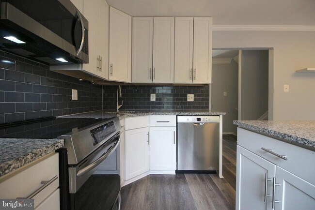 Building Photo - 953 Ferndale Ave