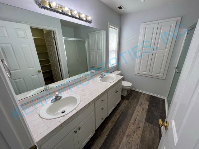 Building Photo - Charming 3 Bed/2.5 Bath Clackamas Home with 1846 sq ft - A Must-See Rental Property!